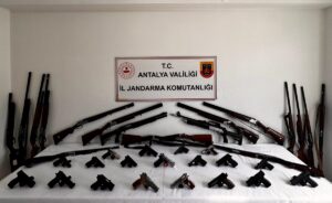 ANTALYA (AA) – Antalya'nın Alanya ilçesinde düzenlenen operasyonda ruhsatsız 19