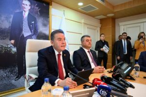 ANTALYA (AA) – Antalya Büyükşehir Belediye Başkanı Muhittin Böcek, kentte