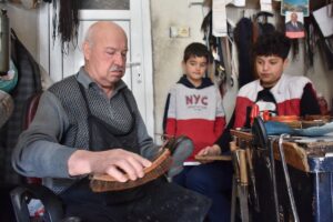 GAZİANTEP (AA) – KEMAL KARAGÖZ – Gaziantep'te 45 yıldır ayakkabı