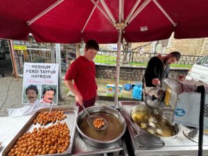 AYDIN (AA) – Aydın’ın Söke ilçesinde vatandaşlar, vefat eden ses