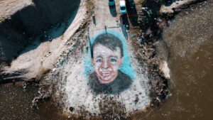 - Ressam Abdullayev, portreyi yaparken çekilen videoyu sosyal medyada paylaşarak