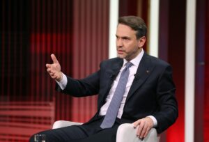 İSTANBUL (AA) – Enerji ve Tabii Kaynaklar Bakanı Alparslan Bayraktar,