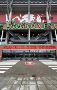 - Twente'nin iç saha maçlarını yaptığı 1998 yılında açılan 30