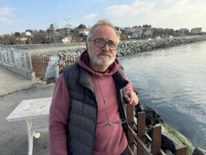 İSTANBUL (AA) – Beylikdüzü'nün Gürpınar sahilinde dereden denize akan kirli