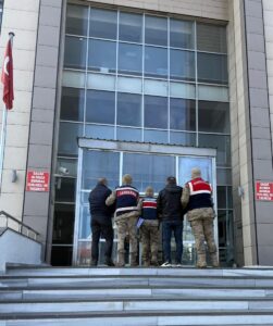 - Göçmen kaçakçılığı yaptıkları iddiasıyla 4 şüpheli tutuklandı