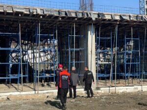 BURSA (AA) – Bursa'nın Osmangazi ilçesinde bir inşaatta, beton döküldüğü