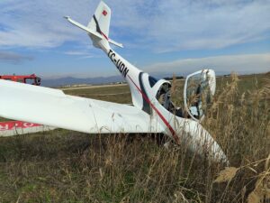 BURSA (AA) – Bursa Yenişehir Havalimanı'nda pistten çıkan eğitim uçağının