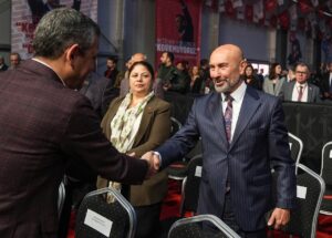 İZMİR (AA) – CHP Genel Başkanı Özgür Özel, İzmir Büyükşehir