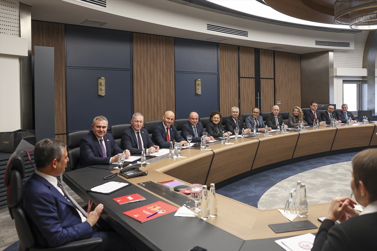 ANKARA (AA) – CHP Genel Başkanı Özgür Özel, Türk Eczacıları