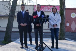 - "Nerede olmamız gerekiyorsa oradayız. Ama mücadelenin teker teker değil