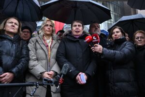 - "'Yenidoğan çetesi' marifetiyle en masumlarımız, bebeklerimiz, menfaat karşılığında daha