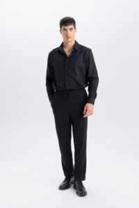 İSTANBUL (AA) – DeFacto, erkeklere özel tasarladığı gömleklerinde şıklık ve