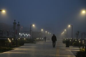 EDİRNE (AA) – Edirne'de sis hayatı olumsuz etkiledi. Kentte etkili