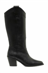 İSTANBUL (AA) – FLO, kış koleksiyonu kapsamında yeni çizme modellerini