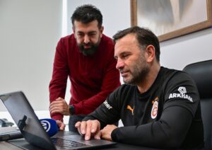 İSTANBUL (AA) – Galatasaray Teknik Direktörü Okan Buruk, Anadolu Ajansının