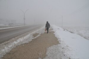 HAKKARİ (AA) – Hakkari'nin Yüksekova ilçesinde soğuk hava ve sis
