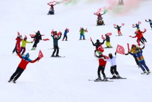 BİNGÖL (AA) – Bingöl'deki Hesarek Kayak Merkezi'nde sezon açılışı dolayısıyla