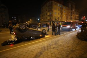 IĞDIR (AA) – Iğdır'da, park halindeki araca çarptıktan sonra devrilen