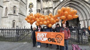 LONDRA (AA) – İngiltere'de iklim ve çevre konularına dikkati çekmek