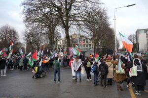 DUBLİN (AA) – İrlanda'nın başkenti Dublin'de, Filistin'e destek veren göstericiler,