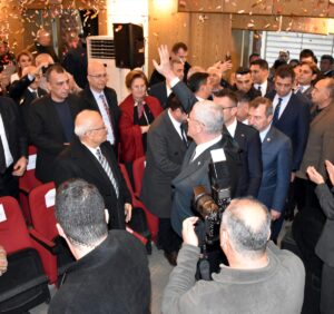 - "Herkes yarınından endişeli ama çaresiz ve umutsuz değiliz. Allah'a