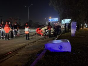 İZMİR (AA) – İzmir'de 3 otomobilin karıştığı zincirleme trafik kazasında,