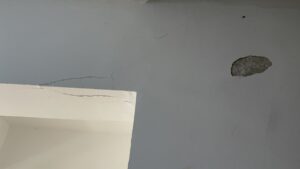 İSTANBUL (AA) – Kartal'da bitişiğinde yürütülen inşaat çalışması sırasında çatlaklar