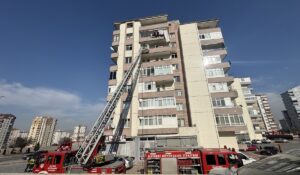 KAYSERİ (AA) – Kayseri'nin Melikgazi ilçesinde bir apartmanda çıkan yangında
