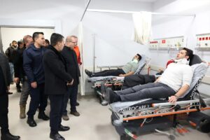 KAYSERİ (AA) – Kayseri'nin Bünyan ilçesinde otomobille minibüsün çarpışması sonucu