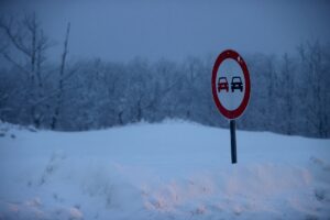 KIRKLARELİ (AA) – Kırklareli'nin yüksek kesimlerinde kar yağışı yaşamı olumsuz