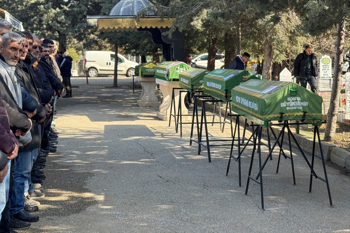 Konya'da silahla vurulmuş halde ölü bulunan 4 kişilik aile son yolculuğuna uğurlandı