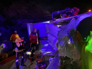 MALATYA (AA) – Malatya'nın Doğanşehir ilçesinde kamyonun devrilmesi sonucu 2