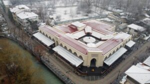 MALATYA (AA) – Malatya'nın Darende ilçesinde kar yağışı etkili oldu.