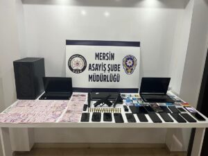 MERSİN (AA) – Mersin merkezli 10 ilde düzenlenen dolandırıcılık operasyonunda