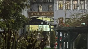 MERSİN (AA) – Mersin'de Akdeniz Belediye Başkanı Hoşyar Sarıyıldız ile