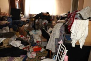 MERSİN (AA) – Mersin'in Toroslar ilçesinde atık biriktirildiği belirlenen evden