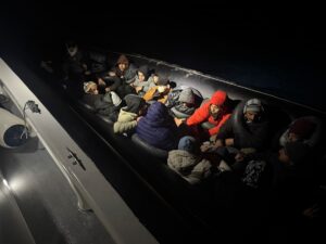 MUĞLA (AA) – Muğla'nın Bodrum ilçesi açıklarında lastik botta aralarında