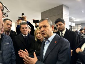 - "Cumhurbaşkanına hakaret" ve "halkı kin ve düşmanlığa tahrik" suçlarından