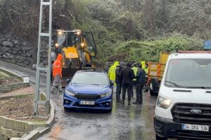 İSTANBUL (AA) – Sarıyer'de yağış nedeniyle istinat duvarının üzerine yıkıldığı