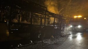 İSTANBUL (AA) – Sarıyer'de seyir halindeyken motor kısmından alev alan