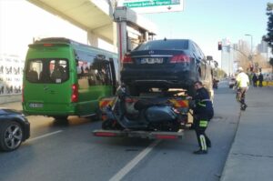 İSTANBUL (AA) – Şişli'de otomobilin çarptığı motosikletli ağır yaralı olarak