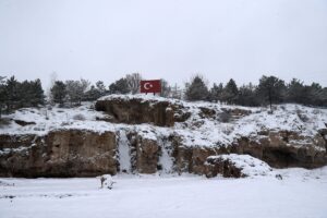 SİVAS (AA) – Sivas'ta sabah saatlerinde başlayan kar yağışı etkisini