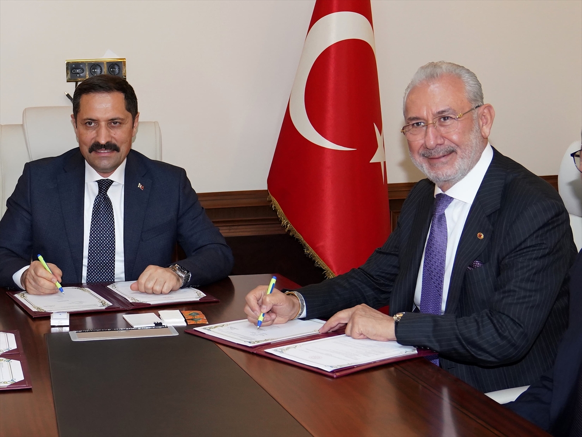 Tosyalı Holding, Hatay Valiliği ile yaptıracağı yeni meslek okulu için protokol imzaladı
