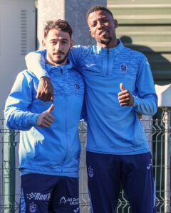 - Tedavi için gittiği İspanya'dan dönen Karadağlı oyuncu Stefan Savic,