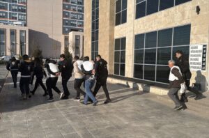 - Araca ateş ettiğini itiraf eden zanlı, hafif ticari aracın