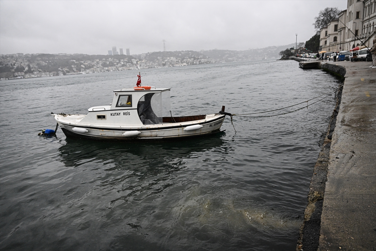 Üsküdar'da denize akan kanalizasyon suyu çevre kirliliğine neden oldu
