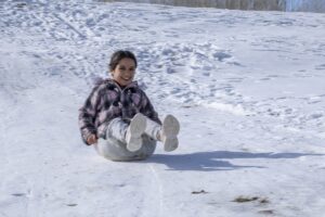 VAN (AA) – Van'ın Erciş ilçesinde çocuklar, kar yağışının ardından