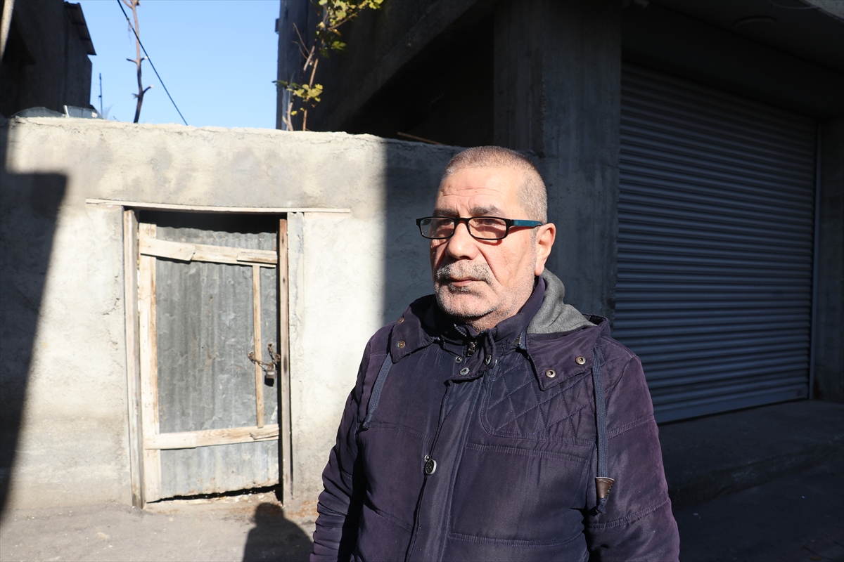 Vefat eden sanatçı Ferdi Tayfur'un memleketi Adana'daki sevenleri yas tutuyor