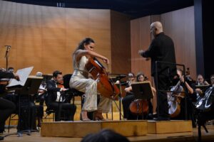 BURSA (AA) – Alman viyolonsel sanatçısı Raphaela Gromes, Bursa'da dinleyicilerle