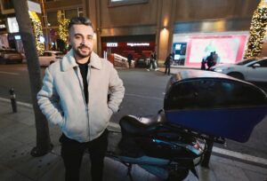 İSTANBUL (AA) – İstanbullular kutlamaların adresi olan birçok noktada yılbaşını